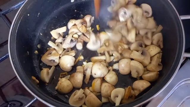 АЗИАТСКИЙ ТЁПЛЫЙ САЛАТ ИЗ ГРИБОВ И СТРУЧКОВОЙ ФАСОЛИ.