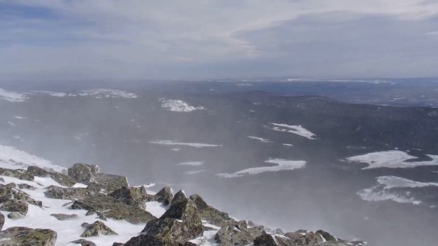 Гора Иремель . Панорама Уральских гор с вершины .