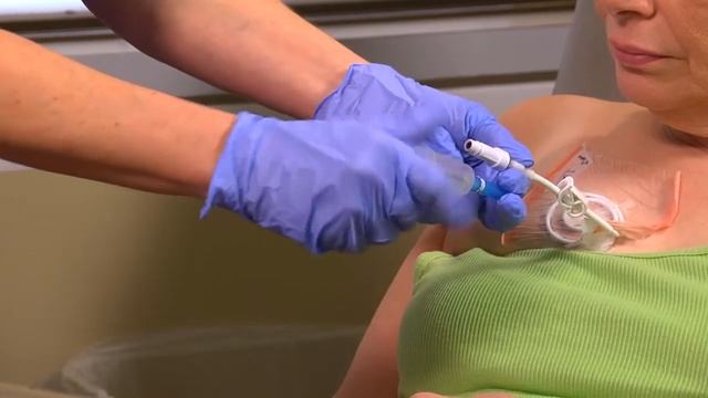 Drawing Blood and Administering Fluid of CVC смотреть онлайн