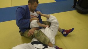 Классика самбо от Ивана Васильчука- два варианта разрыва захвата на рычаге локтя.