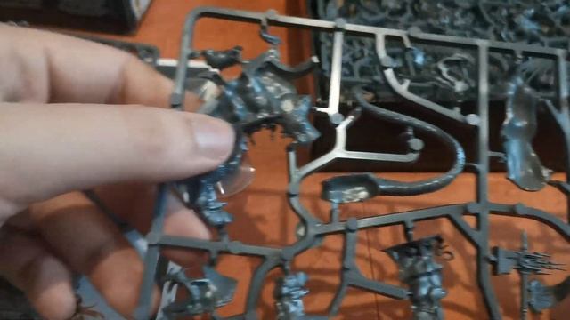 Распаковка коробки Stormcast Eternals Thunderstrike Brotherhood смотреть онлайн