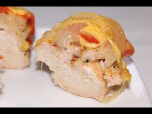 Запеченное куриное филе под сыром и помидорами в мультиварке / сколько запекать куриное филе