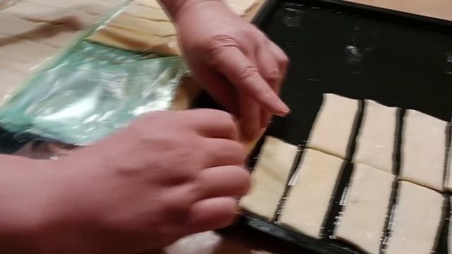 Слоёные Язычки по 11 коп. Для Новогоднего стола
