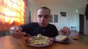 МУКБАНГ АСМР Салат ОЛИВЬЕ и ХЛЕБ с ЛУКОМ ОБЖОР Еда на камеру ASMR Mukbang #121