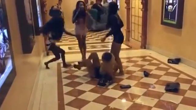 ЖЕСТЬ! ВЫДРАЛИ ВОЛОСЫ смотреть онлайн