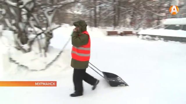 В Мурманске продолжается борьба со снегом смотреть онлайн