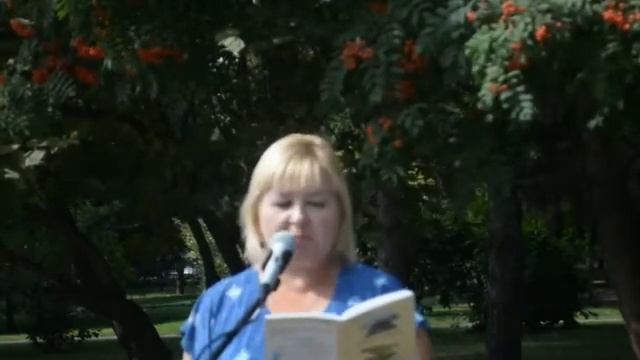 Снова мы возвели между собой стену , стихи Натали Давыдовой, читает автор смотреть онлайн