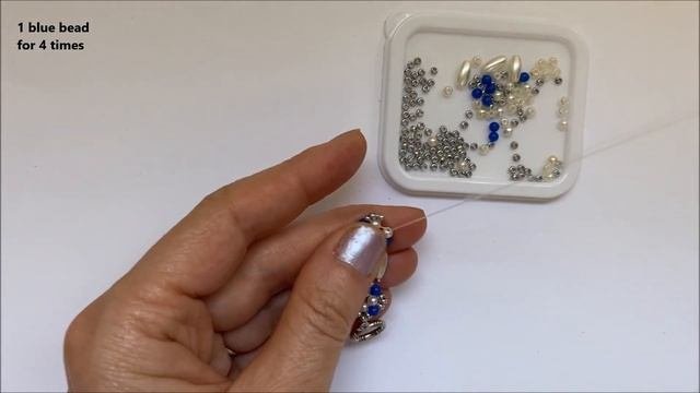 2 bracelets with the same pattern. beaded bracelets.beading tutorials