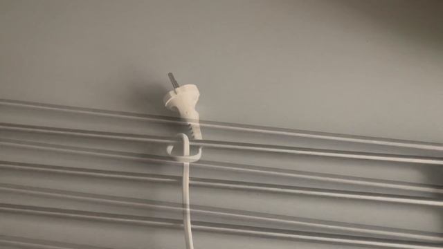 Как развязать узел на сетевом проводе и вытащить вилку. смотреть онлайн