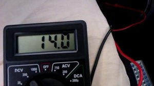 Напряжение на прикуривателе при старте.3gp