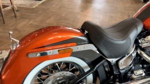 Deluxe Softail 107 Harley-Davidson 2020 orange