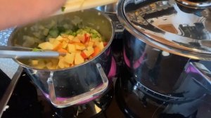 Сельдереевый суп для тех ,кто не хочет поправляться и оставаться в своей форме и быть сытым .