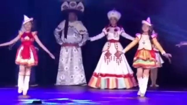 Поздравление выпускников ЦХСОШ 2020 г. преподавателей МУ ДО ДШИ им.А.Арсаланова смотреть онлайн