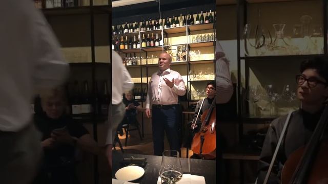 Адвокат Леонид Исаев. Чтение стихотворения Роберта Рождественского на поэтическом вечере. смотреть онлайн