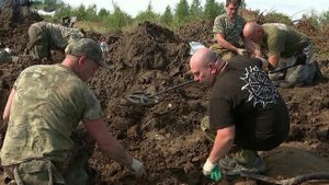 Отряды поискового движения России работают подо Ржевом