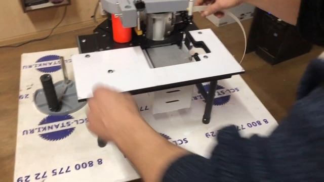 Настольный а так же ручной кромочный станок км-102 отправляем в работу в г. Смоленск -SCL- смотреть онлайн