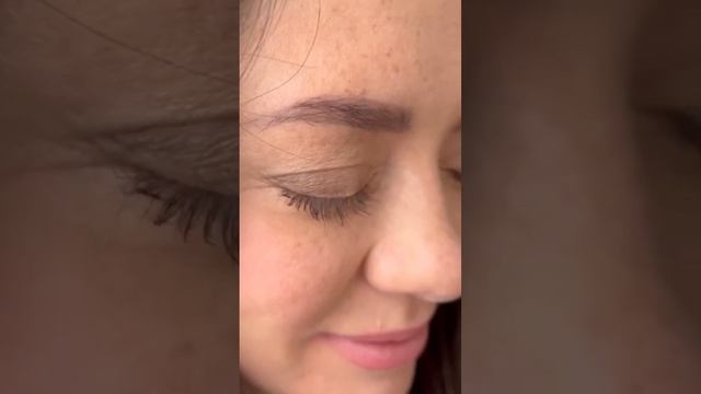 Как отрастить длинные и густые ресницы #ресницы #сывороткадляростаресниц #отраститьресницы
