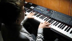 Раф Минеев в студии играет В. Кузьмина "МАМА" 13.09.2012