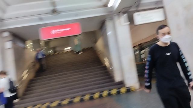 Московское метро: обзор станции Ленинский проспект.