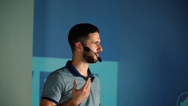 Как (НЕ) продавать | Илья Рейниш | История неудач LABA | F**kUp Night by EASE смотреть онлайн