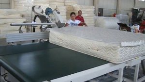 КАК СШИВАЮТ МАТРАС! Станок для окантовочной сшивки матрасов Quilty Machenery OS-4