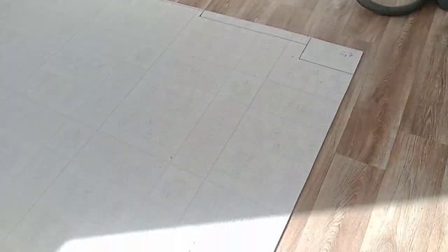 застрелил линолиум в двух комнатах, выкраиваю коридор смотреть онлайн