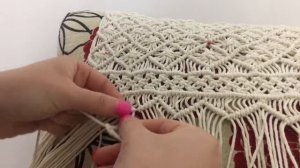 Сплетём узор из макраме для декоративной подушки