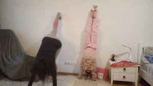 Вспоминаем с мамой элементы йоги  - моя акробатика - влог мама и дочка - спорт - мой вечер