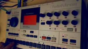 Elektron MACHINEDRUM SPS-1 UW Mk. 2 // Factory Standard FM Kit // House Beat