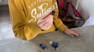 Собираю набор Lego Minecraft шахта с лавой