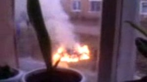 неплохой костер под окнами.3gp