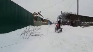 Уборка снега дизельным мотоблоком. 3 колесо в работе. Лопата полуавтомат.
