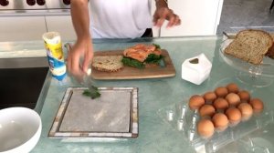 Вкусный и легкий в приготовлении завтрак от Миланы Королевой. Сэндвич с лососем и яйца скрэмбл