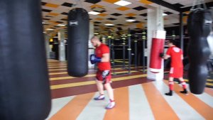 Костя Цзю. Шахматы Бокса. 2 Этап. Тренировка 2. Серия 1. Работа на мешке.