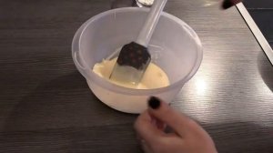 Муссовый торт "Вишня, боб тонка и миндаль"