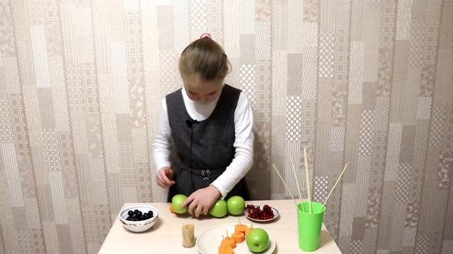 Детский мастер класс. Гусеничка