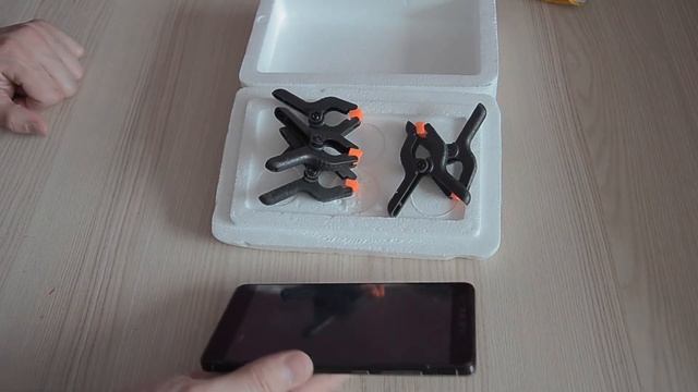 Набор инструментов для мобильных телефонов. Зажимы. Сверла смотреть онлайн