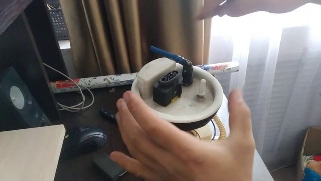 снятие разъёмов с бензонасоса SKODA, Volkswagen,SEAT. смотреть онлайн