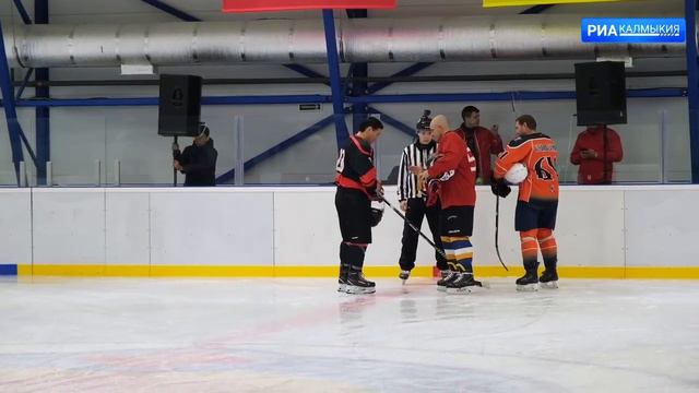 На базе ледового центра "Джунгар" прошел матч хоккейного клуба смотреть онлайн