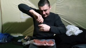 Зимняя рыбалка с ночевкой и комфортом . Озеро Смердячье. Рыбацкая ЖАРЕХА на сковородке.