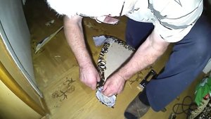 Перетягиваем мягкое сиденье обувницы в прихожей по дизайну бабушки.