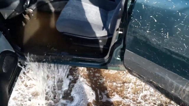 НИВА утонула в ручье смотреть онлайн