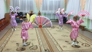 МДОУ "Детский сад №19 д.Коленово"  Фольклорный танец "Японский танец с веерами"