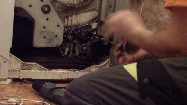 Стиральная машина Indesit не сливает воду. Замена щеток. смотреть онлайн