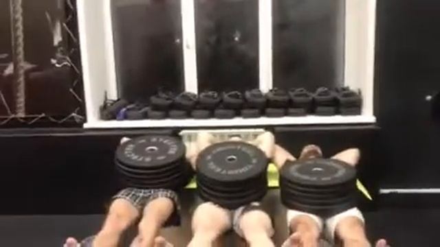 Планка крокодил.(40кг.4 минуты) Вывез тренера по мма. смотреть онлайн