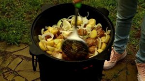 СВИНИНА ТУШЕНАЯ В СМЕТАНЕ С ОВОЩАМИ В КАЗАНЕ НА КОСТРЕ
