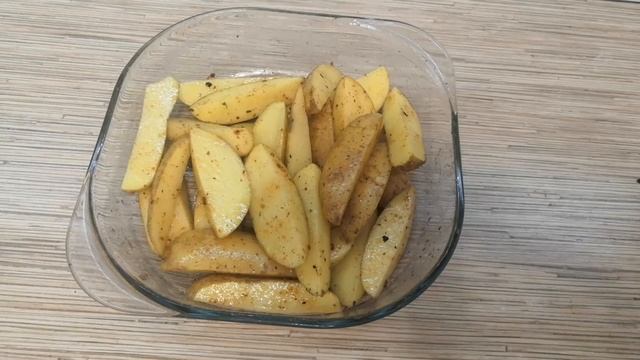Окунь жареный с картофелем по-деревенски. Простой и вкусный рецепт.