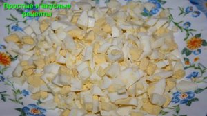 Невероятно вкусный салат с кукурузой сыром и колбасой
