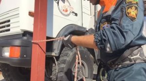 ЗАКРЕПЛЕНИЕ СПАСАТЕЛЬНОЙ ВЕРЕВКИ ЗА КОНСТРУКЦИЮ / ЭТОМУ УЗЛУ УЧАТ ПОЖАРНЫХ В ПЕРВУЮ ОЧЕРЕДЬ