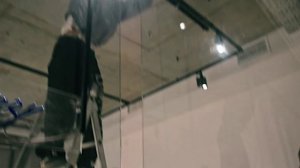 Установка стеклянных дверей и перегородки Glasstrong в студии Art Gallery